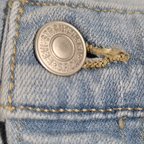 Levi's Women's Boyfriend Mid-Rise  Lapis Med Wash Jeans Size 32 (34×27) Stretch - Picture 11 of 14